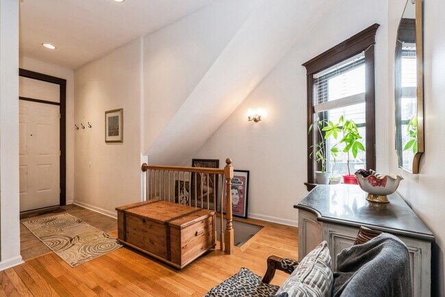 Foto del edificio - 3140 N Kenmore Ave