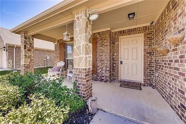 Building Photo - 1417 Red Dr