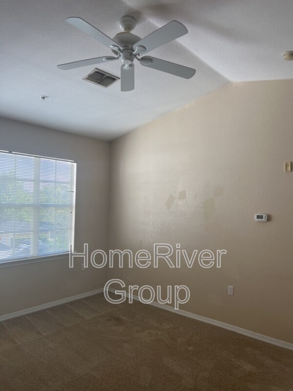 Foto del edificio - 8103 Lillies Way