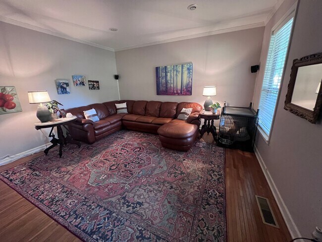 Foto del edificio - 401 Foxwood Dr