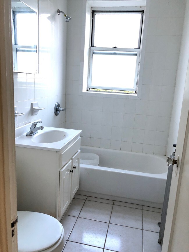 131 Silver Lake Rd Unit 402, Staten Island, NY 10301 Condo for Rent in Staten Island, NY