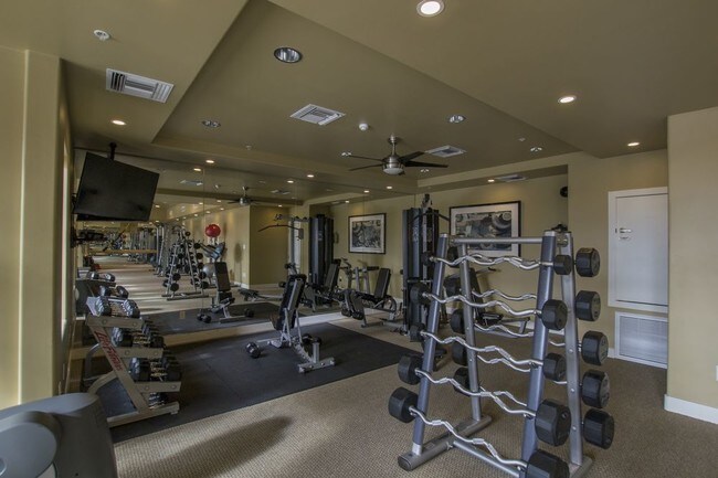 Building Photo - 945 E Playa Del Norte Dr
