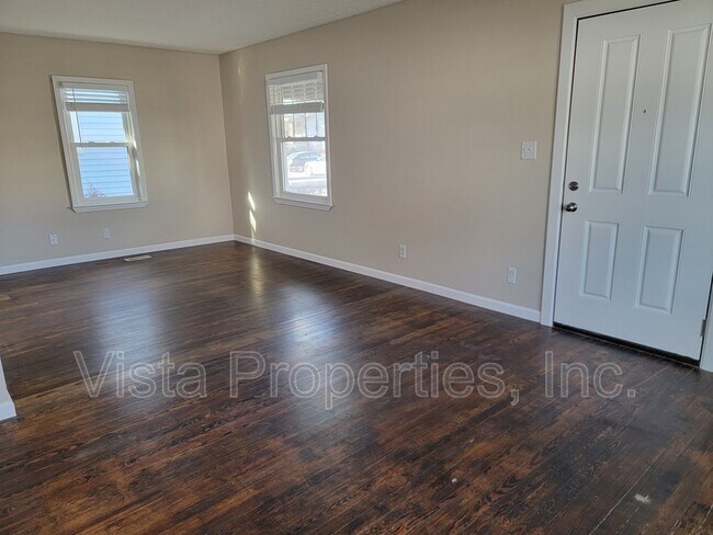 Foto del edificio - 1100 W Whitney Ave