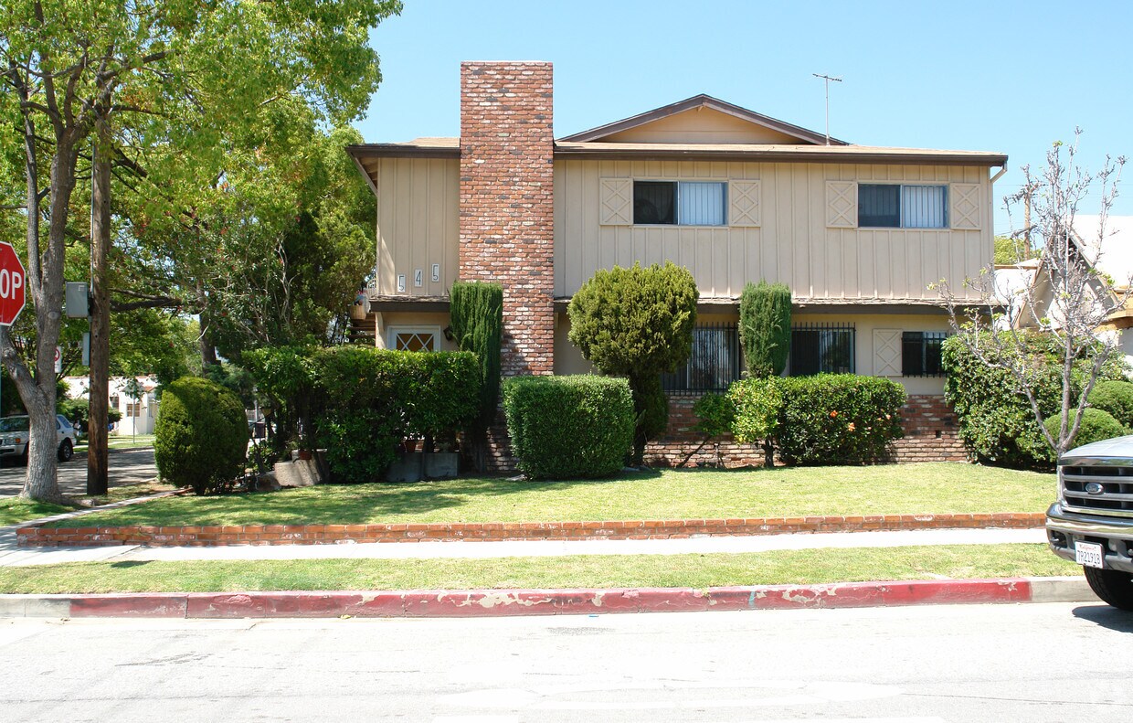 Building Photo - 545 W Lexington Dr