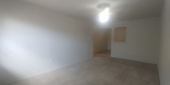 Building Photo - 1/1 Apartment - **HUD Accepted** (upstairs)