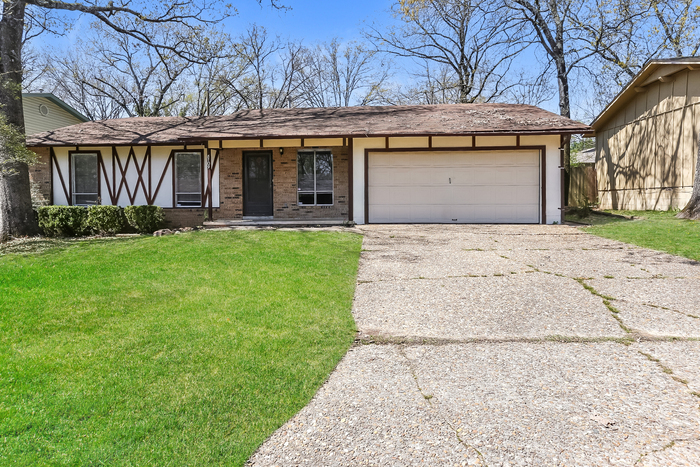 Primary Photo - Spacious Home in Sherwood