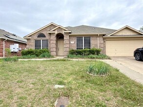 Building Photo - 8166 Berkshire Dr