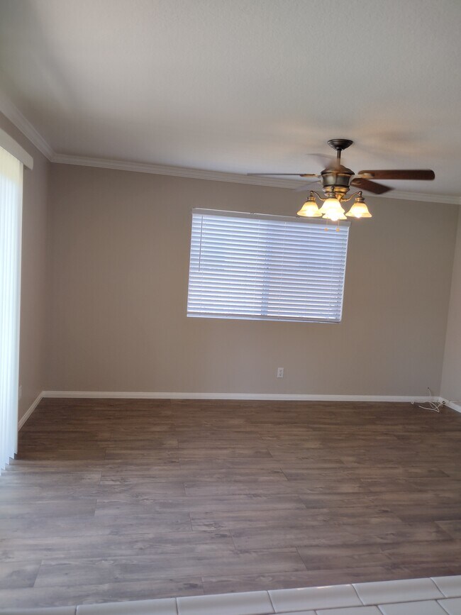 Family Room - 10554 Maple Ave