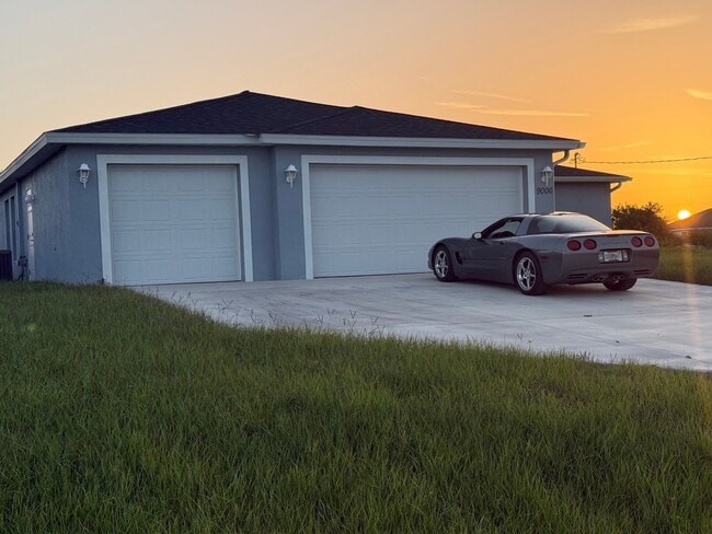 Building Photo - 9006 Meadow Cir