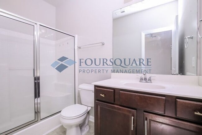 Building Photo - Conveniently Located Townhome With 3 Beds and 2.5 Baths