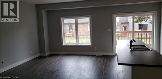 Building Photo - 291 Falcon Dr