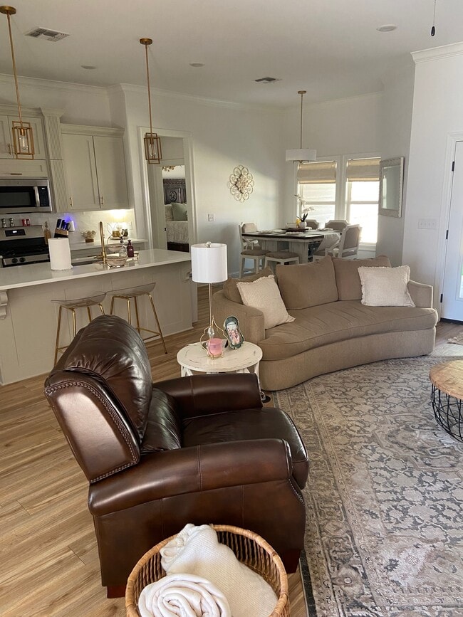 Building Photo - 228 Oak Alley Dr