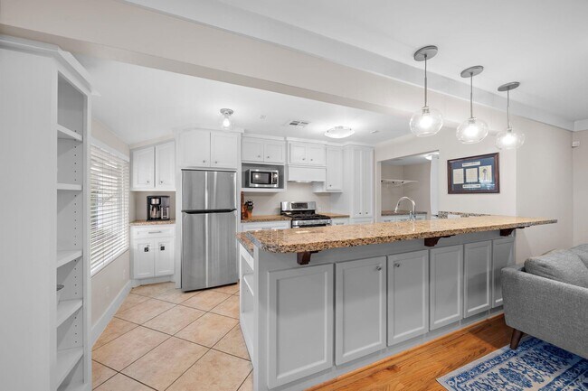 Foto del edificio - 954 W 41st St