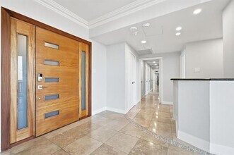 Building Photo - 6211 W Northwest Hwy