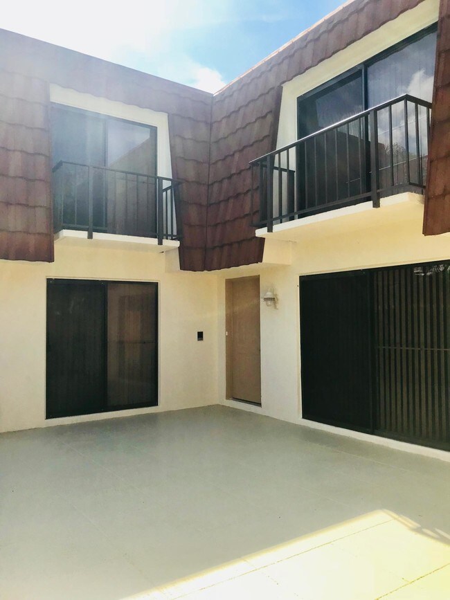 Foto del edificio - 3113 San Fernando Dr