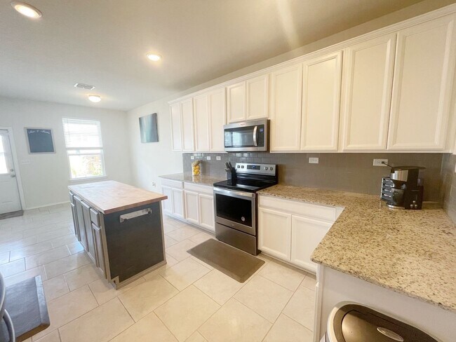 Foto del edificio - 3bed/2.5bath House For Lease! Available NO...