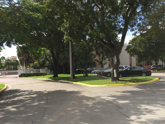 Building Photo - 3611 SW 117th Ave