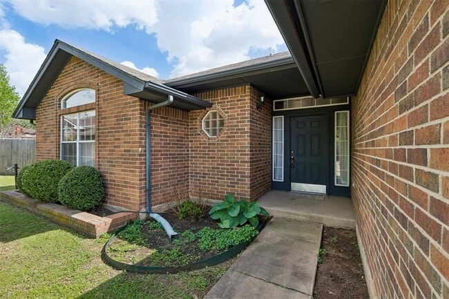 Foto del edificio - 1708 Creekside Ct