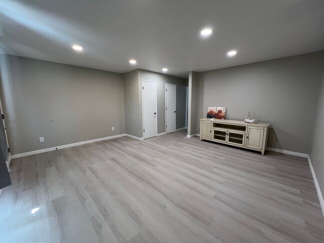 Building Photo - 2188 Luz Ave
