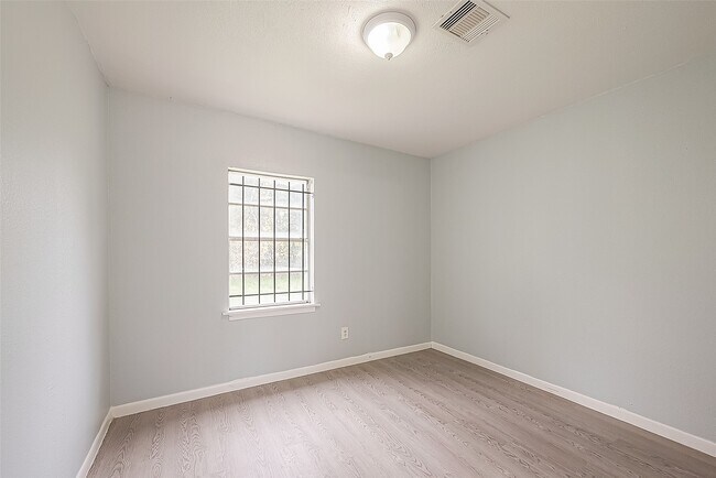 Foto del edificio - 9302 Fairland Dr