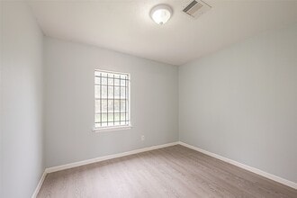 Building Photo - 9302 Fairland Dr