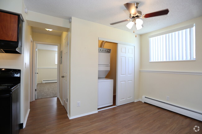 1BR, 1BA - 650 SF - Summit Northside