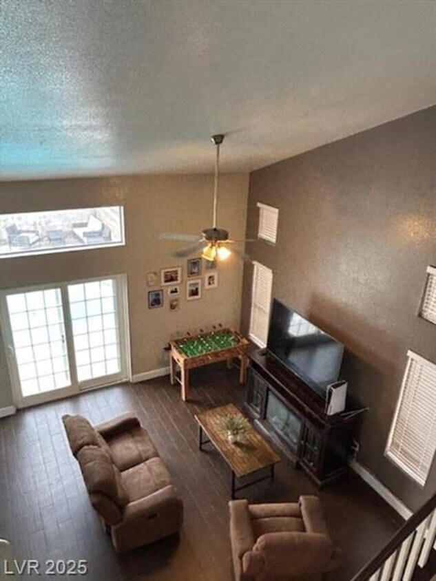Building Photo - THIS BEAUTIFUL TWO STORY HOME WITH POOL