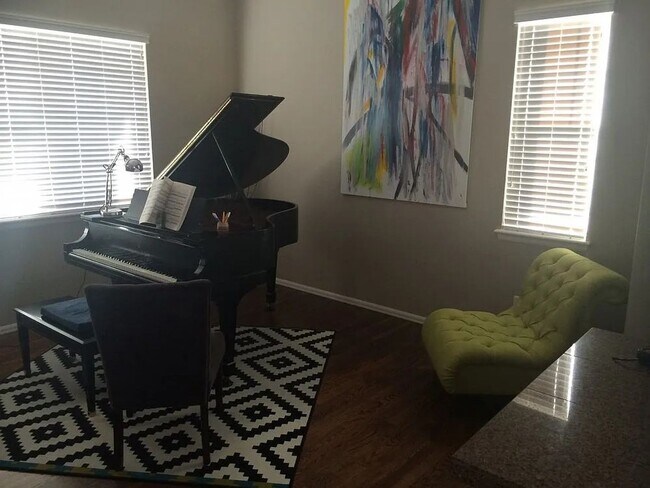 Foto del edificio - 3 BR/2.5BA Home with 2-Car Garage Near Buc...