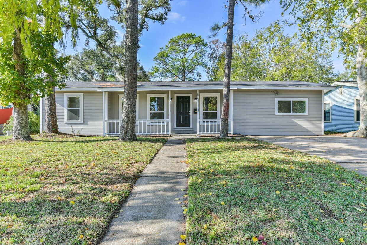 Foto principal - 706 Azalea St