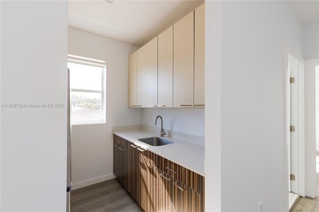 Building Photo - 1818 SW 22nd Ave