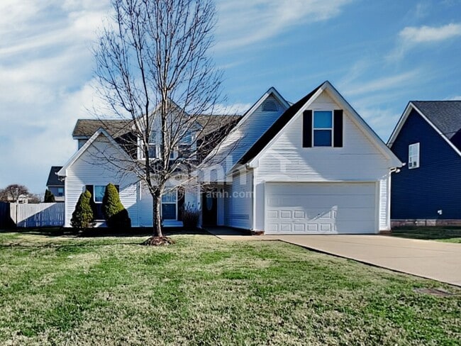 Building Photo - 651 Crescent Rd