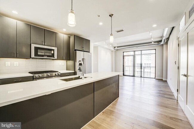 Foto del edificio - 301 H St NE