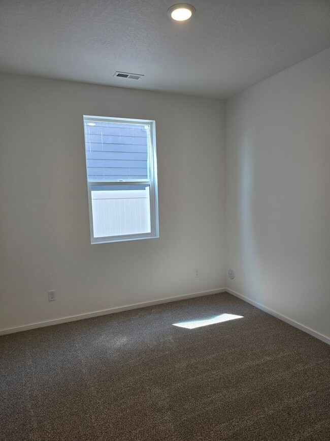 Building Photo - 5190 E Dorado Ave