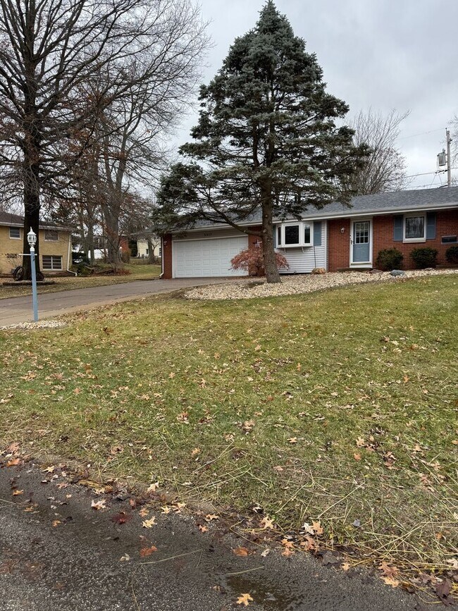 Foto del edificio - Great 2 Bedroom/2 Bath Duplex Unit For Lease