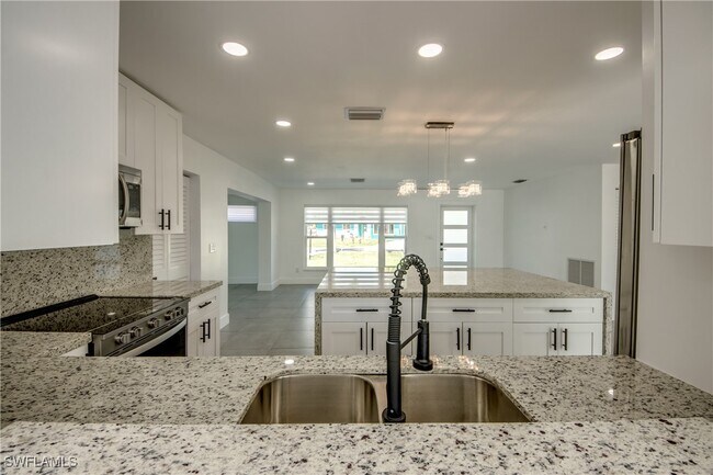 Building Photo - 4312 S Pacific Cir