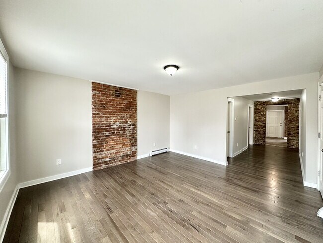 Building Photo - Updated 3 Bedroom with Heat and Hot Water ...