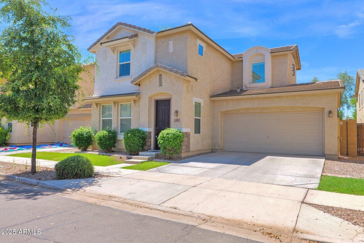 Foto principal - 4161 E Fairbanks St