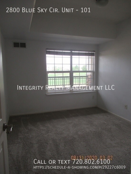 Foto del edificio - 2800 Blue Sky Cir