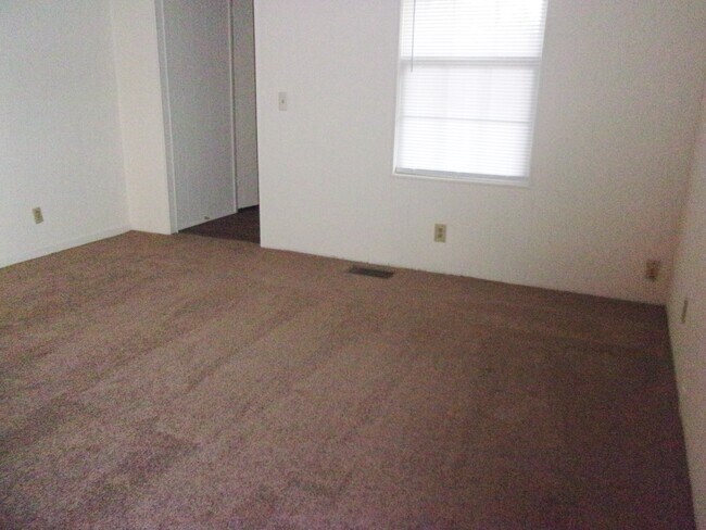 Building Photo - 133 Trinity Ln