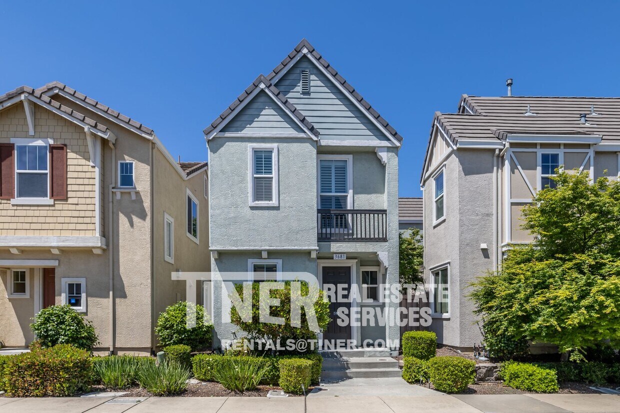 Foto principal - 3681 Tice Creek Way