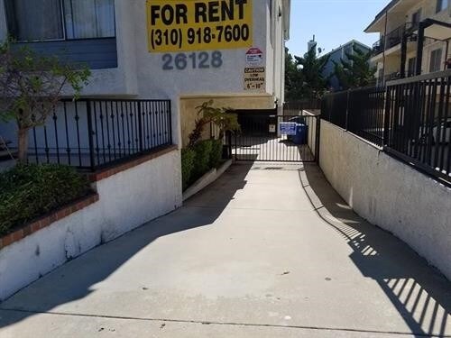Foto del edificio - 26128 Belle Porte Ave