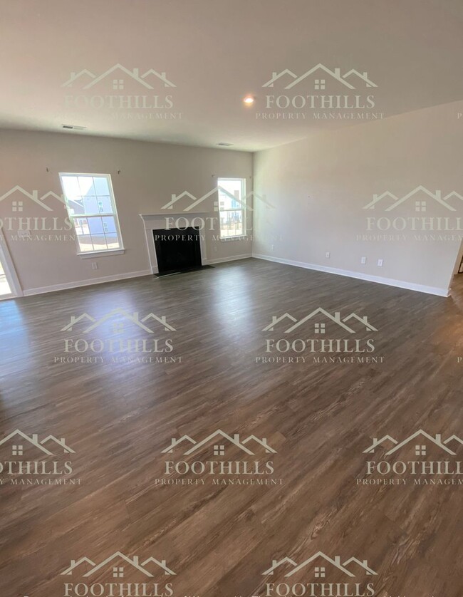 Building Photo - Luxurious 4BR/2.5BA Home with Open Floor P...