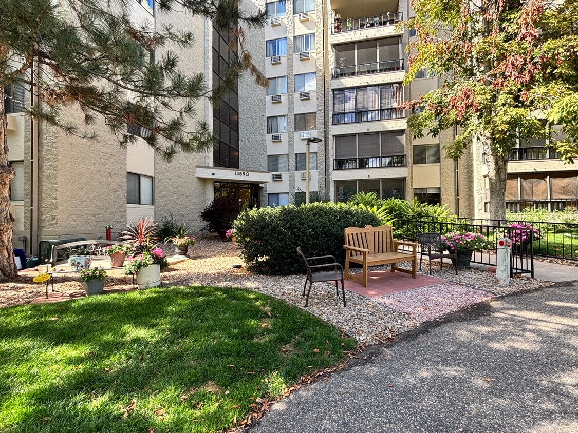 Primary Photo - 13890 E Marina Dr