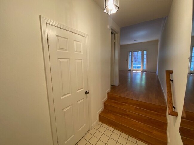 Foto del edificio - 15 Glen Lake Dr