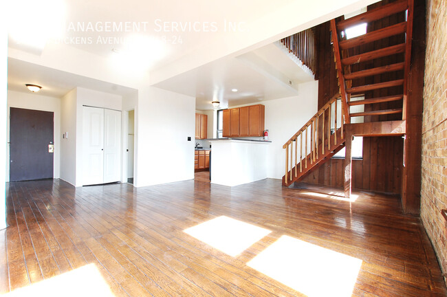 Foto del edificio - 1048 W Dickens Ave