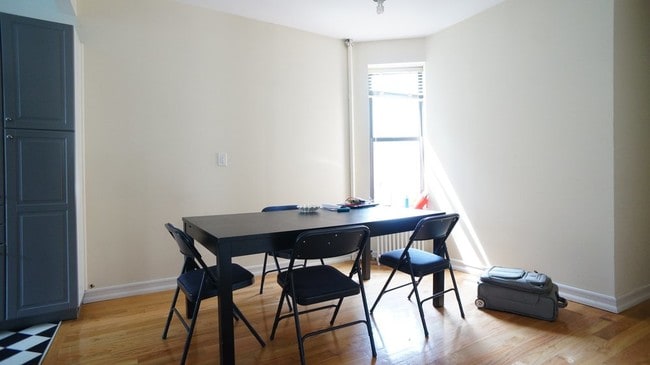 Building Photo - 150 E 87th St