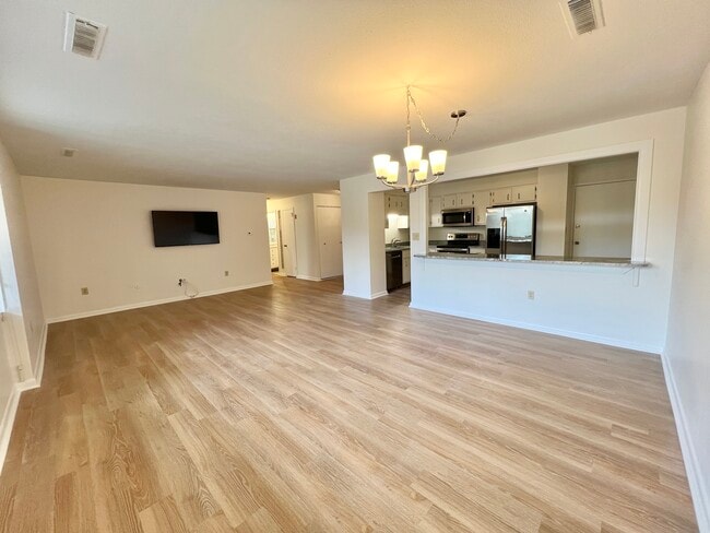 Building Photo - 1004 Paradise Rd