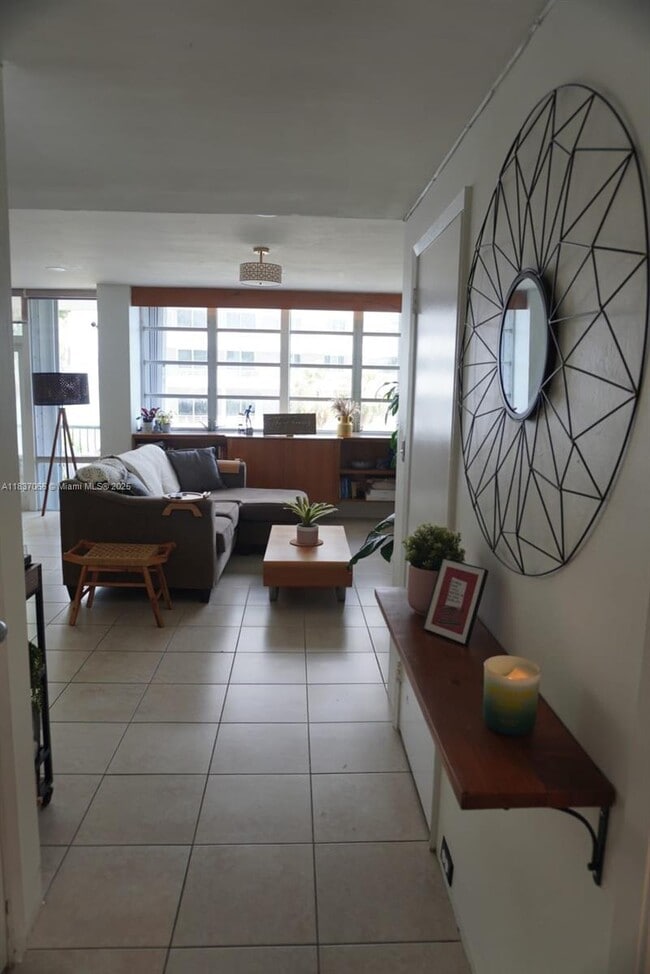 Building Photo - 1408 Brickell Bay Dr