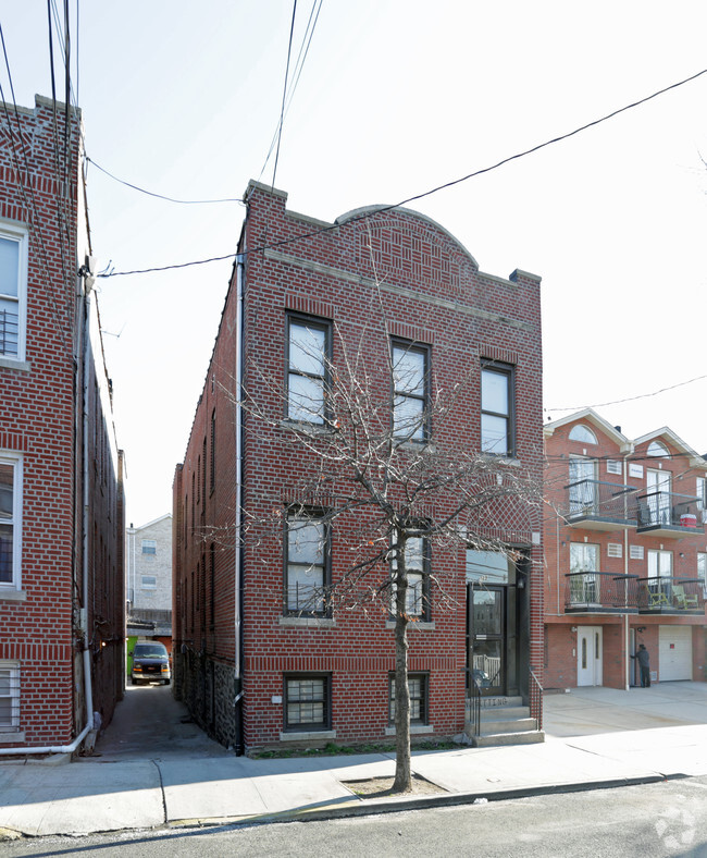 Building Photo - 729 E 229th