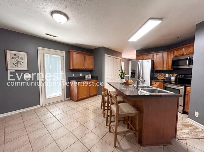 Building Photo - 979 Tom Hailey Blvd
